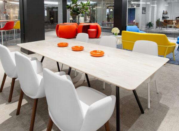 Cromo Meeting Table with Plumeya Guest II